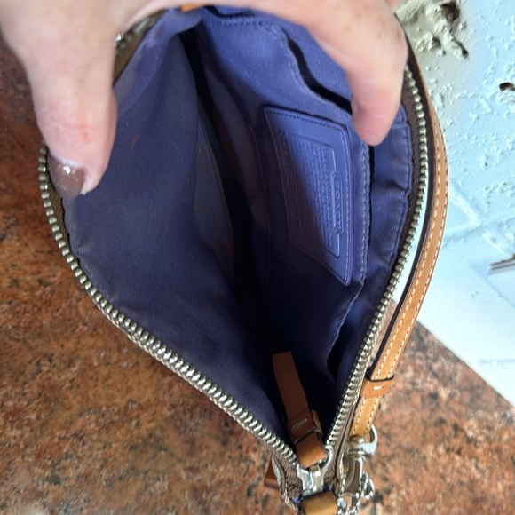 Authentic COACH vintage fish small handbag - Picture 4 of 4